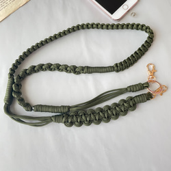 パラコードで作るウェーブのスマホショルダーストラップ(オータムカラー:カーキ) 3枚目の画像