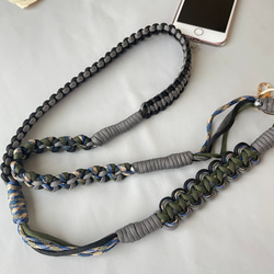 パラコードで作るウェーブのスマホショルダーストラップ(オータムカラー:カーキ×グレー) 3枚目の画像