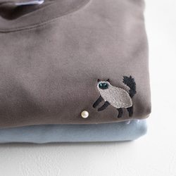 【ご予約販売】猫パールスウェット / ブラウン　ブルー 2枚目の画像