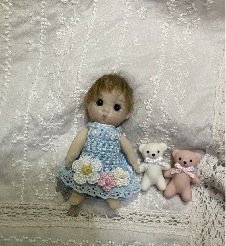 ミニサイズの女の子 身長約6.5センチ