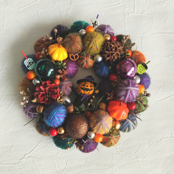 カラフルでにっこり☆毛糸玉のクリスマスリース〜プレゼントをお届け