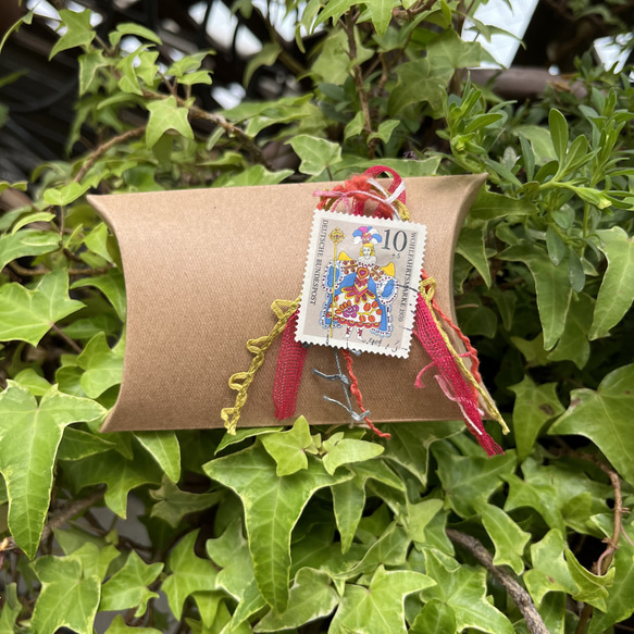 〔ピルケース〕おしゃれでかわいい！持ち運びしやすい外国切手のケース ドイツ 舞台衣装 緑　ラッピング無料！プレゼントにも 11枚目の画像