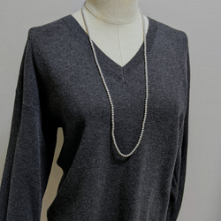 【2way/サージカルステンレス】上品グレー4㎜貝パールのロングネックレス/　ゴールド　シルバー　小粒　控えめ　国産 3枚目の画像