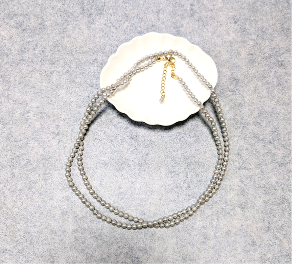 【2way/サージカルステンレス】上品グレー4㎜貝パールのロングネックレス/　ゴールド　シルバー　小粒　控えめ　国産 4枚目の画像