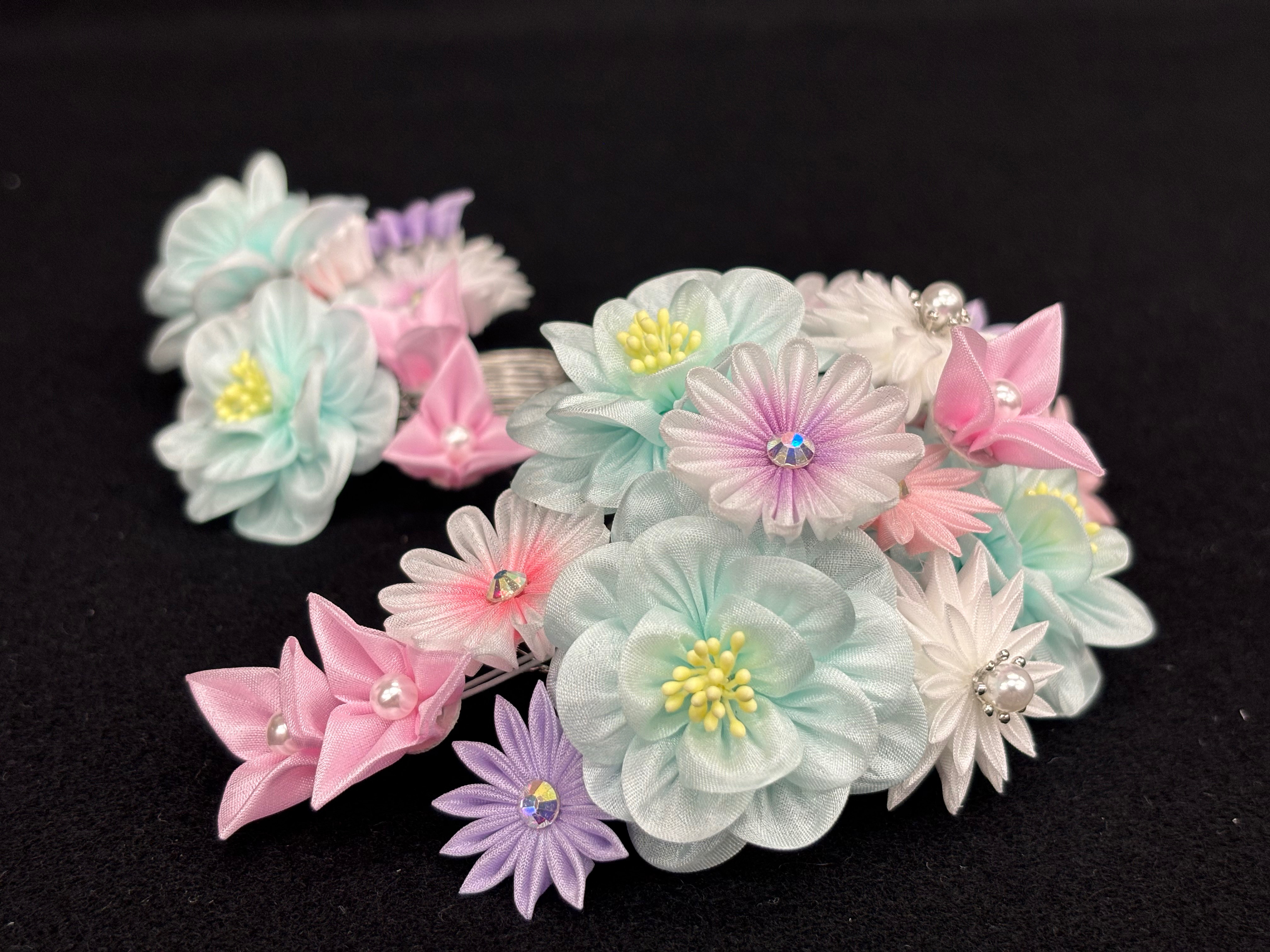 つまみ細工髪飾りコーム《淡色花束》成人式　卒業式　結婚式　七五三　ドレス　発表会 13,680円
