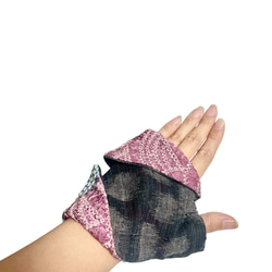 送料無料 着物 リメイク 日除けに アンティーク紬 総絞り 手甲カバー 手袋 指なしハンドカバー アームカバー 3枚目の画像