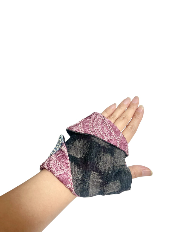 送料無料 着物 リメイク 日除けに アンティーク紬 総絞り 手甲カバー 手袋 指なしハンドカバー アームカバー 3枚目の画像