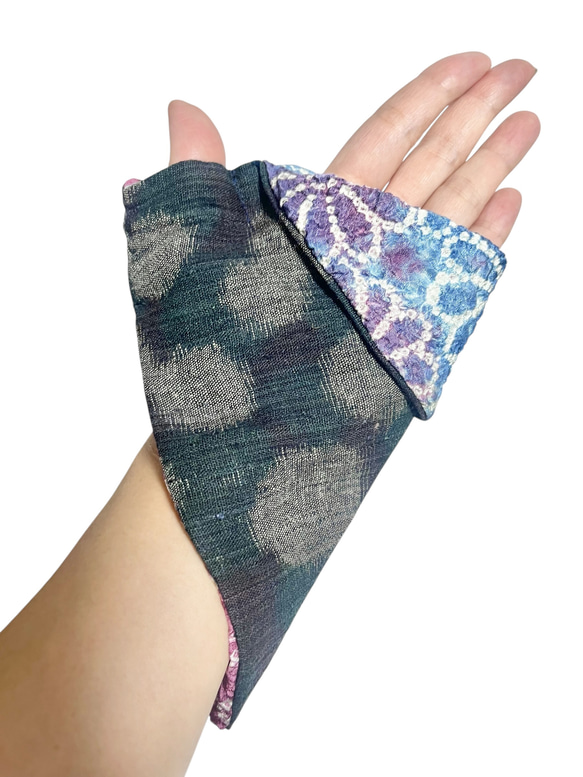 送料無料 着物 リメイク 日除けに アンティーク紬 総絞り 手甲カバー 手袋 指なしハンドカバー アームカバー 1枚目の画像