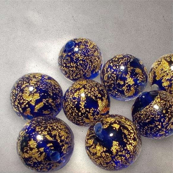 ベネチアンビーズ　カドーロラウンド（コバルト）10ｍｍ 1枚目の画像