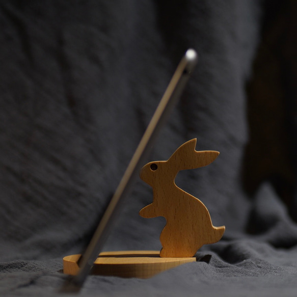 スマホ立て 天然木のうさぎスマホスタンド タブレットスタンド 9枚目の画像