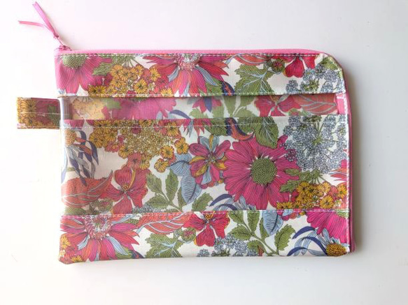 仕切り付きＡ5　L字ファスナー　クリアポーチ　アンジェリカガーラ　リバティラミ　♡大胆な大花 3枚目の画像