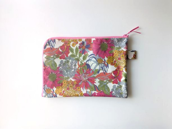 仕切り付きＡ5　L字ファスナー　クリアポーチ　アンジェリカガーラ　リバティラミ　♡大胆な大花 2枚目の画像