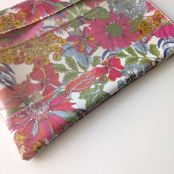 仕切り付きＡ5　L字ファスナー　クリアポーチ　アンジェリカガーラ　リバティラミ　♡大胆な大花 4枚目の画像