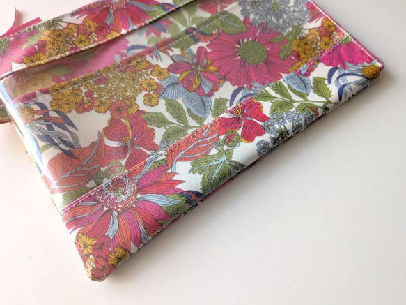 仕切り付きＡ5　L字ファスナー　クリアポーチ　アンジェリカガーラ　リバティラミ　♡大胆な大花 4枚目の画像