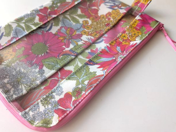 仕切り付きＡ5　L字ファスナー　クリアポーチ　アンジェリカガーラ　リバティラミ　♡大胆な大花 5枚目の画像