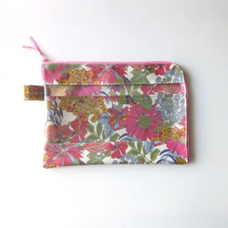 仕切り付きＡ5　L字ファスナー　クリアポーチ　アンジェリカガーラ　リバティラミ　♡大胆な大花 1枚目の画像