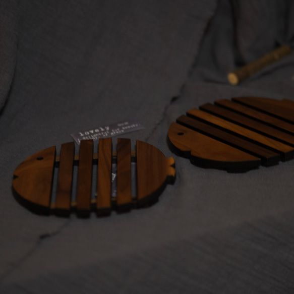 天然木の魚モチーフ 鍋敷き コースター 8枚目の画像