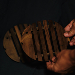 天然木の魚モチーフ 鍋敷き コースター 3枚目の画像