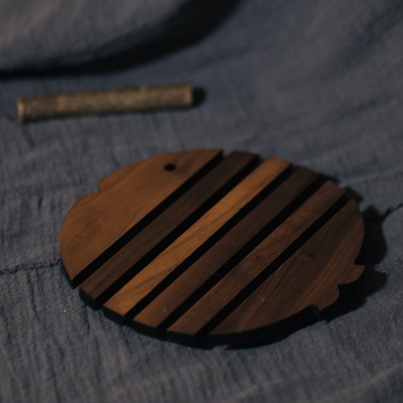 天然木の魚モチーフ 鍋敷き コースター 10枚目の画像