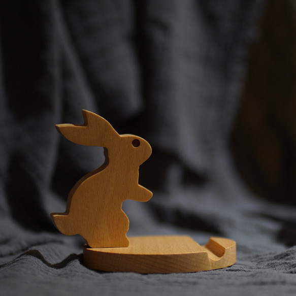 スマホ立て 天然木のうさぎスマホスタンド タブレットスタンド 14枚目の画像