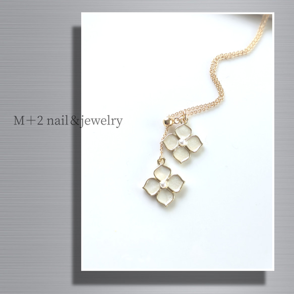 送料無料❖flowerロングネックレス　ネックレス　ゴールド　ホワイト　花　スライドボールアジャスター 5枚目の画像