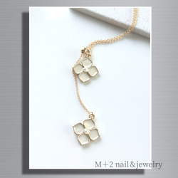 送料無料❖flowerロングネックレス　ネックレス　ゴールド　ホワイト　花　スライドボールアジャスター 4枚目の画像