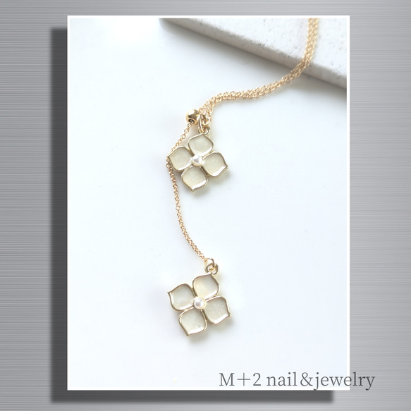 送料無料❖flowerロングネックレス　ネックレス　ゴールド　ホワイト　花　スライドボールアジャスター 4枚目の画像