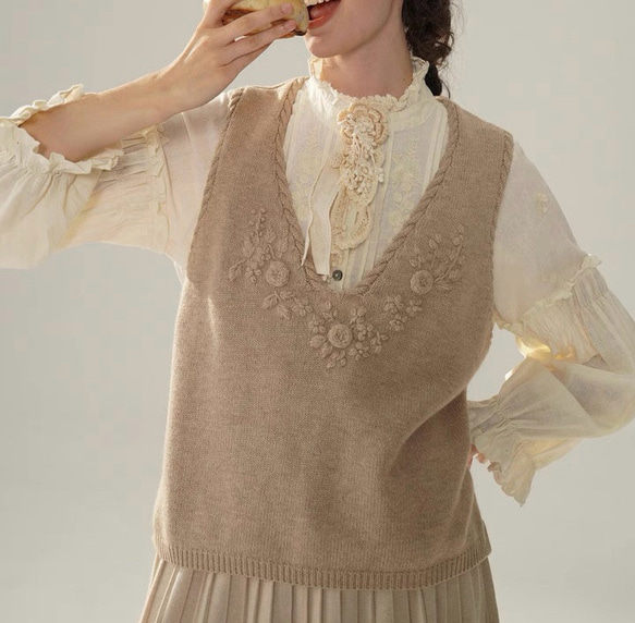 4色 フラワー刺繍 カシミヤウールベスト【春秋冬】赤・グレー・ベージュ 3枚目の画像