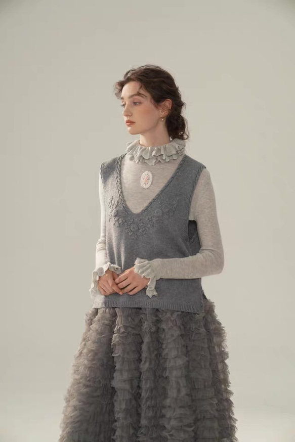 4色 フラワー刺繍 カシミヤウールベスト【春秋冬】赤・グレー・ベージュ 9枚目の画像