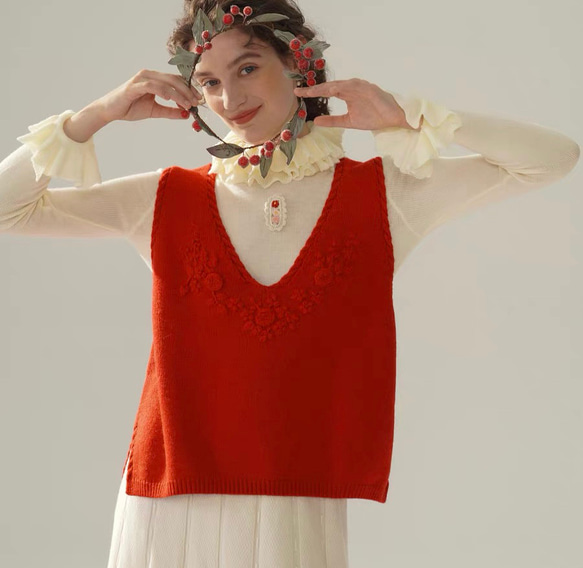 4色 フラワー刺繍 カシミヤウールベスト【春秋冬】赤・グレー・ベージュ 1枚目の画像