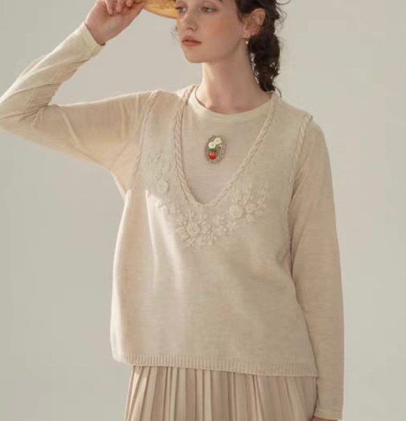 4色 フラワー刺繍 カシミヤウールベスト【春秋冬】赤・グレー・ベージュ 4枚目の画像