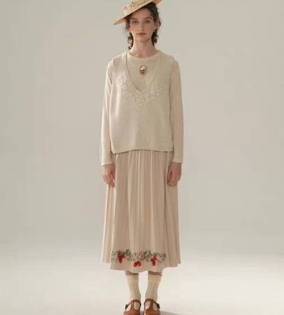 4色 フラワー刺繍 カシミヤウールベスト【春秋冬】赤・グレー・ベージュ 13枚目の画像