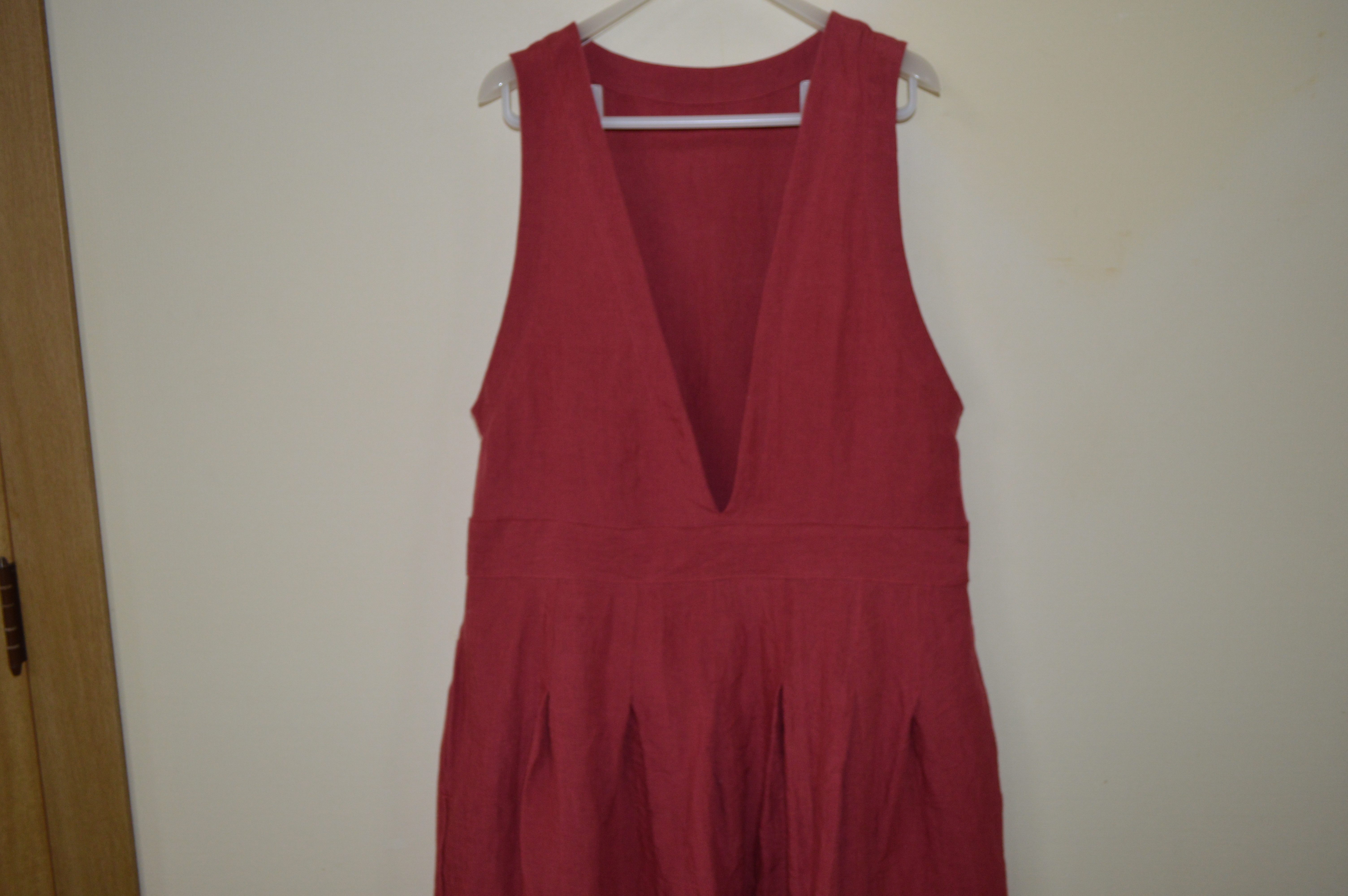 深いV開き！「ジャンパースカート」