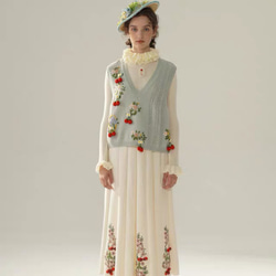 2色 可憐なベリーとフラワー刺繡 カシミヤウールベスト【春秋冬】ブルー・ピンク 3枚目の画像