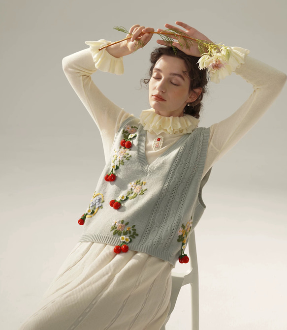 2色 可憐なベリーとフラワー刺繡 カシミヤウールベスト【春秋冬】ブルー・ピンク 8枚目の画像