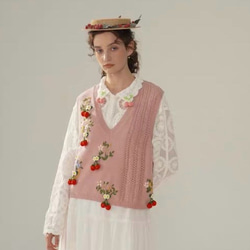 2色 可憐なベリーとフラワー刺繡 カシミヤウールベスト【春秋冬】ブルー・ピンク 2枚目の画像