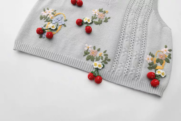 2色 可憐なベリーとフラワー刺繡 カシミヤウールベスト【春秋冬】ブルー・ピンク 15枚目の画像