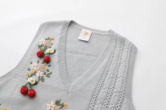 2色 可憐なベリーとフラワー刺繡 カシミヤウールベスト【春秋冬】ブルー・ピンク 13枚目の画像