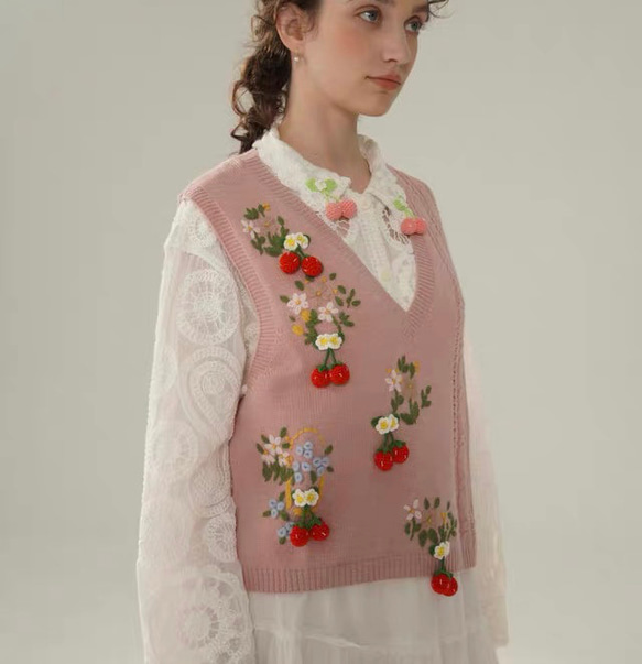 2色 可憐なベリーとフラワー刺繡 カシミヤウールベスト【春秋冬】ブルー・ピンク 5枚目の画像