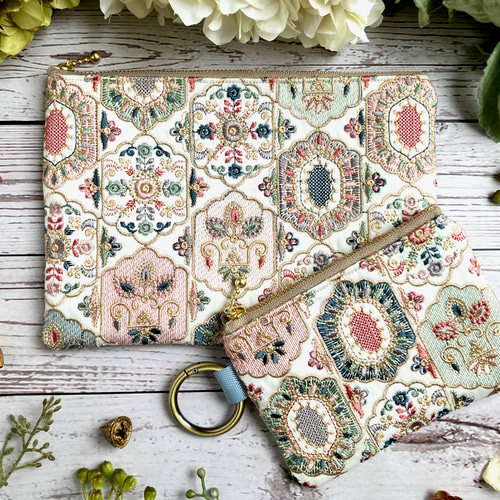 インド刺繍生地　大きめポーチ　ハンドメイド インド刺繍生地のポーチセット アイボリー＜ホリデーボックス2025