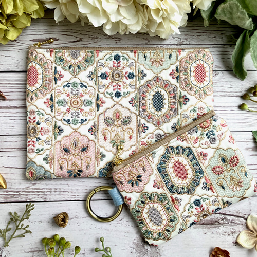 インド刺繍生地　ポーチ インド刺繍生地のポーチセット アイボリー＜ホリデーボックス2025