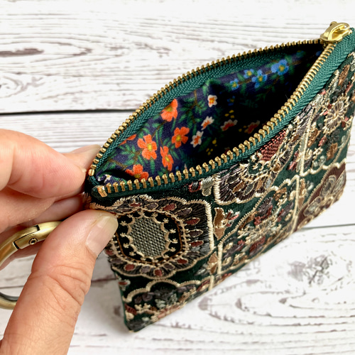 インド刺繍生地　ポーチ インド刺繍生地 ボックスポーチ ポーチ mano 通販 20281601｜Creema