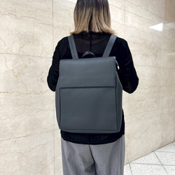 新作⭐︎大きめなサイズ⭐︎大容量⭐︎柔らかなレザーリュック⭐︎大きめなフラップ⭐︎大人リュック⭐︎ブラック 3枚目の画像