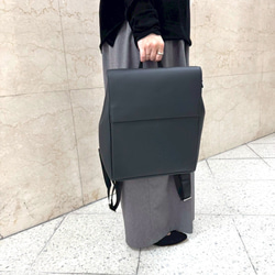 新作⭐︎大きめなサイズ⭐︎大容量⭐︎柔らかなレザーリュック⭐︎大きめなフラップ⭐︎大人リュック⭐︎ブラック 2枚目の画像