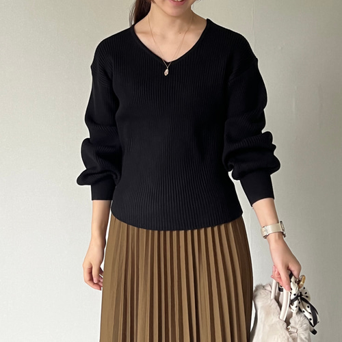 Vネックで胸元スッキリ リブニットのパフスリーブ柔らかニット【V