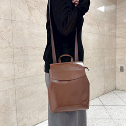 新サイズ⭐︎小さめなシンプルで軽いレザー3wayリュック☆シワ加工⭐︎ショルダー使用も☆通勤、通学に便利☆キャメル色 4枚目の画像