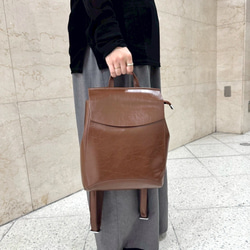 新サイズ⭐︎小さめなシンプルで軽いレザー3wayリュック☆シワ加工⭐︎ショルダー使用も☆通勤、通学に便利☆キャメル色 3枚目の画像