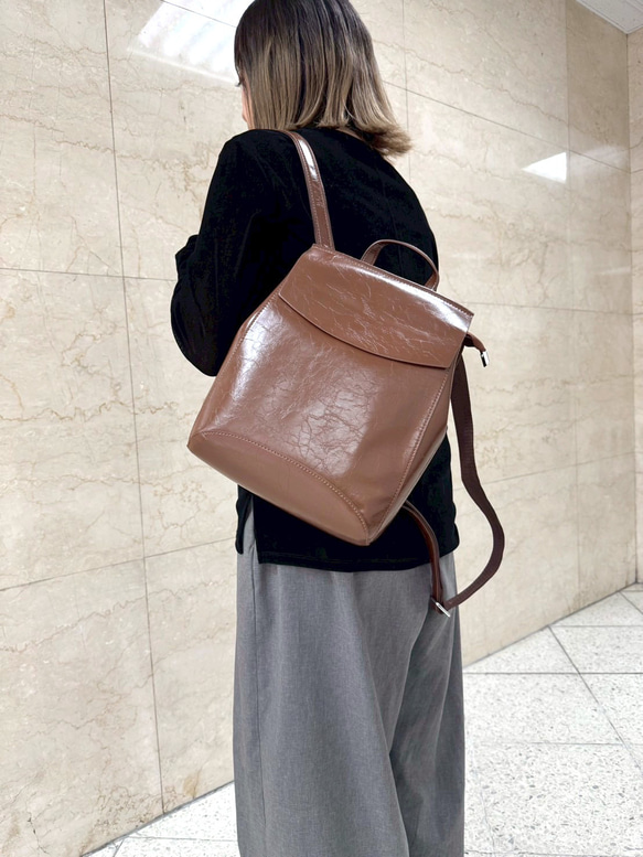 新サイズ⭐︎小さめなシンプルで軽いレザー3wayリュック☆シワ加工⭐︎ショルダー使用も☆通勤、通学に便利☆キャメル色 2枚目の画像