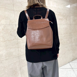 新サイズ⭐︎小さめなシンプルで軽いレザー3wayリュック☆シワ加工⭐︎ショルダー使用も☆通勤、通学に便利☆キャメル色 1枚目の画像