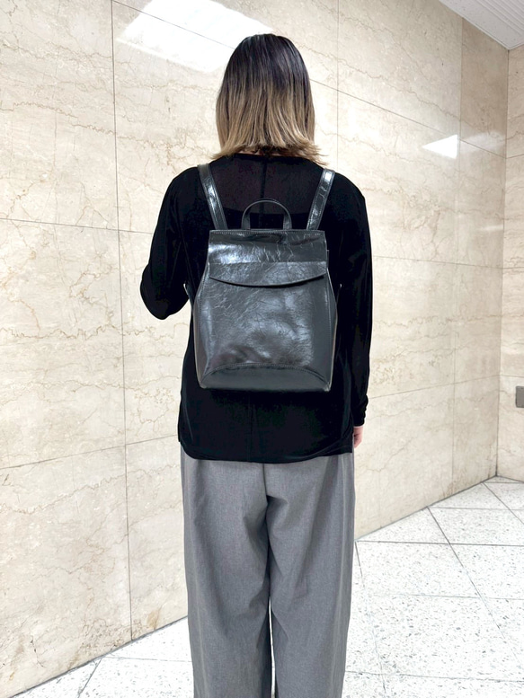 新サイズ⭐︎小さめなシンプルで軽いレザー3wayリュックシワ加工⭐︎☆ショルダー使用も☆通勤、通学に便利☆ブラック色 1枚目の画像